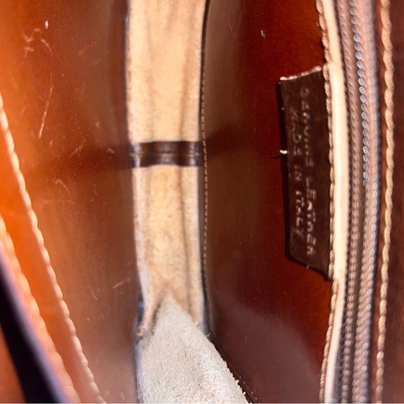 Vintage Elegant Brown Leather Messenger Bag. Genuine leather made in Italy - Picture 6 of 12